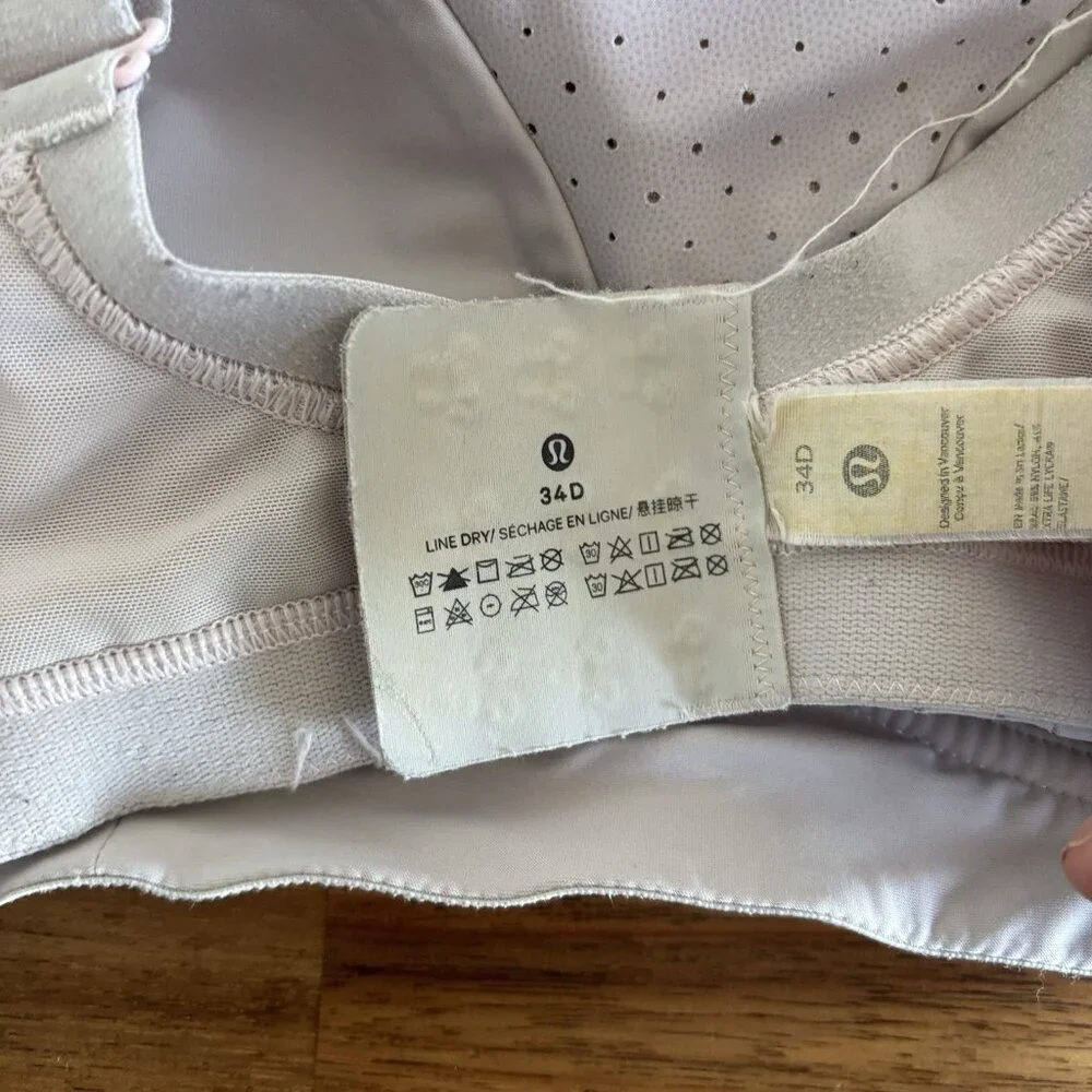 Lululemon Run Times Bra High Sports Bra Women's 34D Strawberry Milkshake‎ Gym